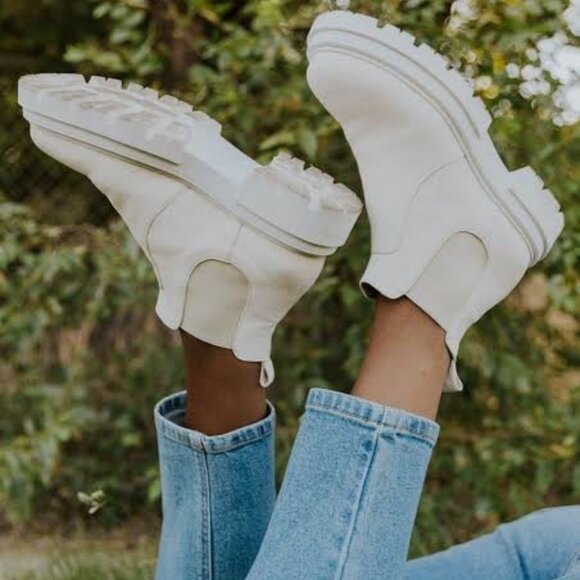Free People‎ Lola Lugged Sole Chalk Chelsea Boot Size 38/8 - Picture 1 of 13